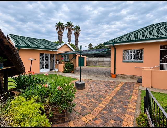 3 BEDROOM HOUSE FOR SALE IN SONLAND PARK